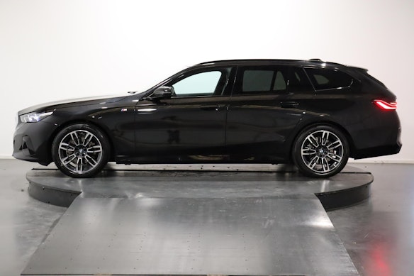 BMW 520d xDrive Touring 1
