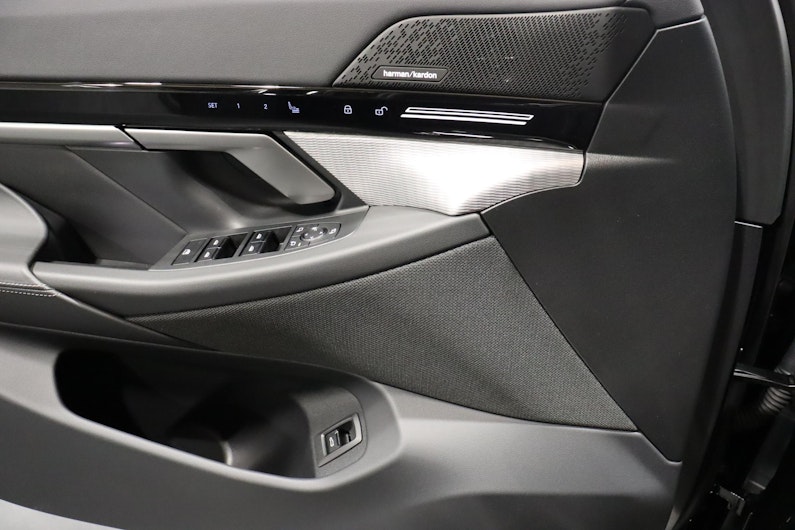 Vehicle image BMW 5 SERIES