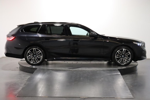BMW 520d xDrive Touring 2