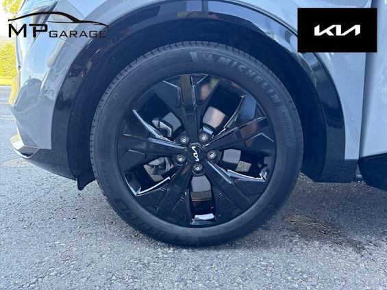 Vehicle image 14 Vehicle image 14