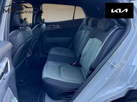 Vehicle image 13 Vehicle image 13