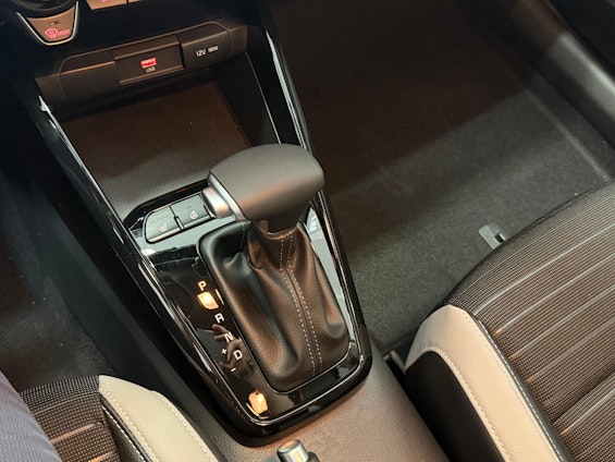 Vehicle image 14