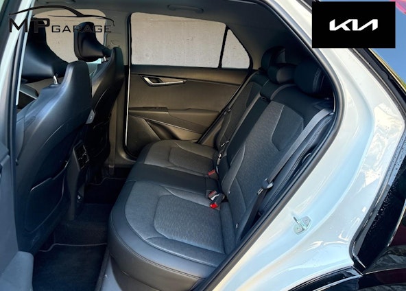 Vehicle image 13 Vehicle image 13