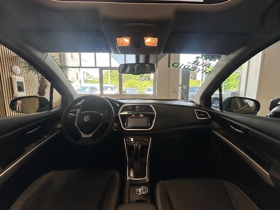 Vehicle image 9