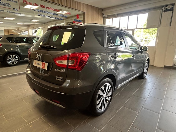 Vehicle image 7