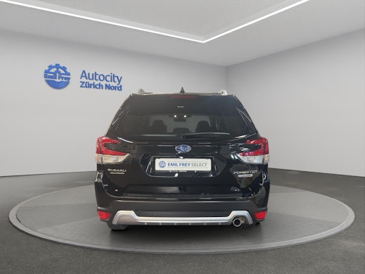 SUBARU Forester Station 2.0i e-Boxer Swiss Plus 2