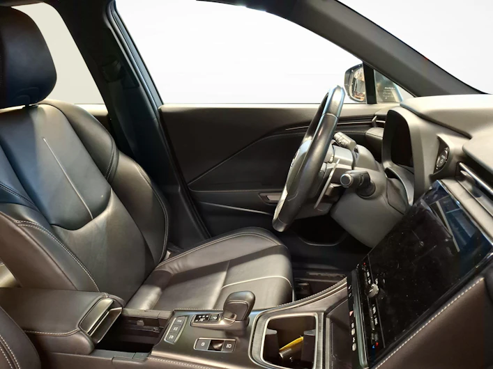 Fahrzeugbild LEXUS LBX