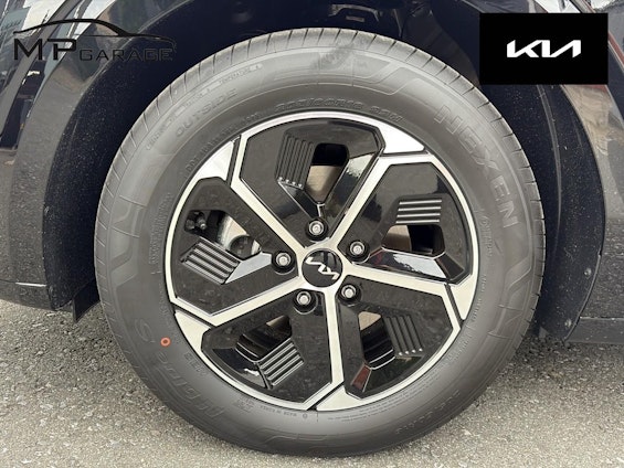 Vehicle image 15 Vehicle image 15