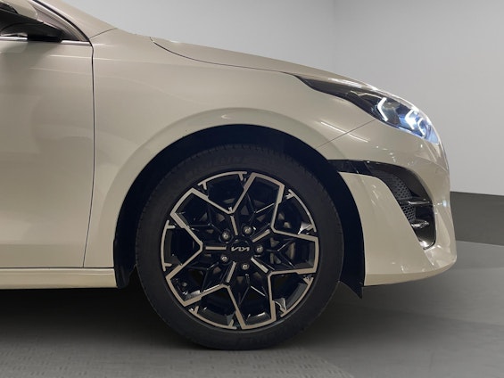 Vehicle image 14 Vehicle image 14