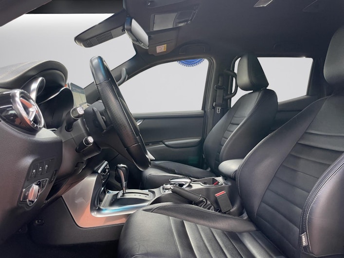 Vehicle image MERCEDES-BENZ X 350