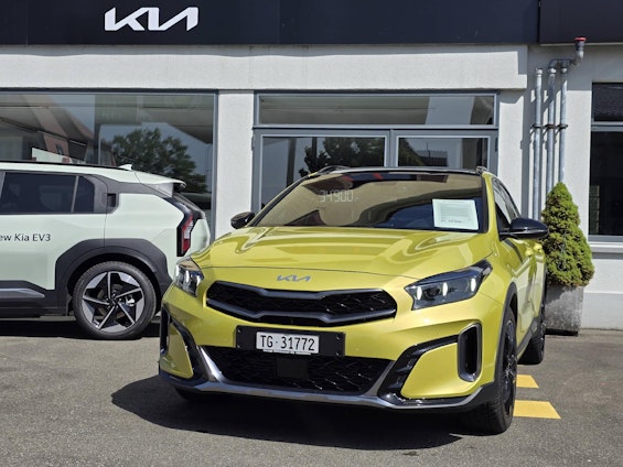 First vehicle image