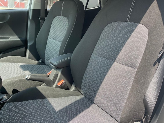 Vehicle image 21