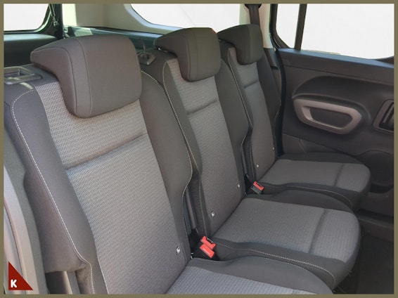 Vehicle image 18 Vehicle image 18