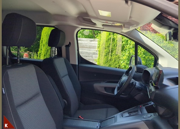 Vehicle image 16 Vehicle image 16