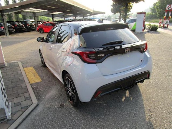 Vehicle image 6