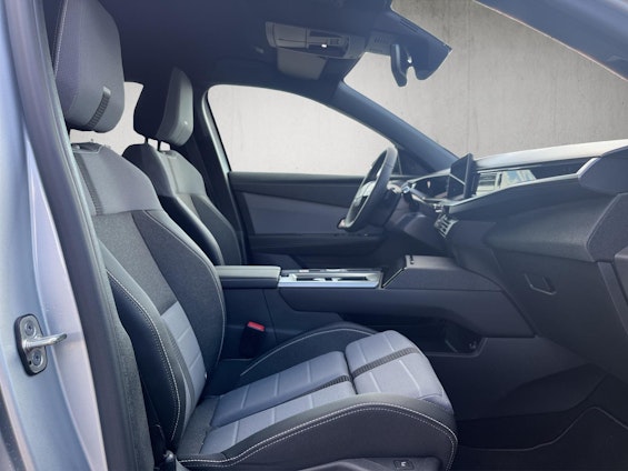 Vehicle image 12 Vehicle image 12