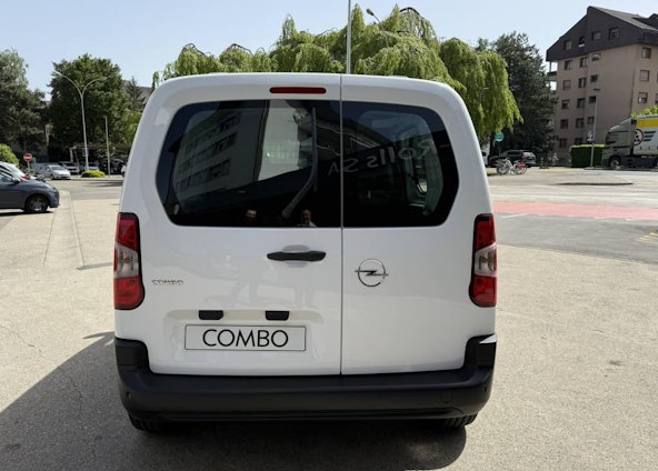 Vehicle image 3 Vehicle image 3