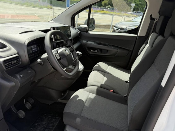 Vehicle image 9 Vehicle image 9