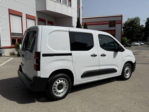 Vehicle image 5 Vehicle image 5