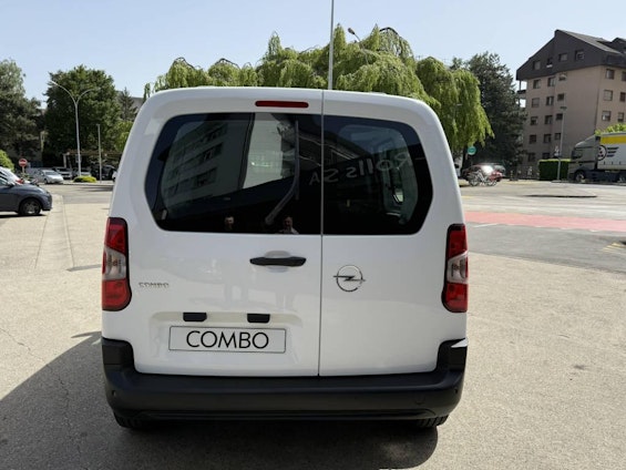 Vehicle image 4 Vehicle image 4