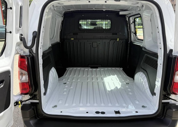 Vehicle image 12 Vehicle image 12