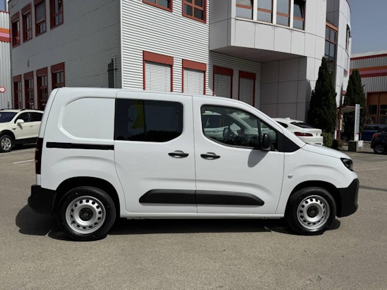 Vehicle image 6 Vehicle image 6