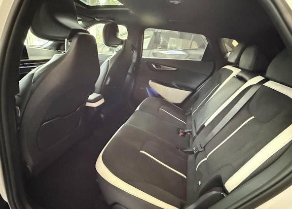 Vehicle image 9 Vehicle image 9