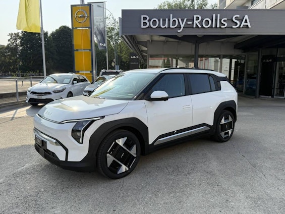 First vehicle image