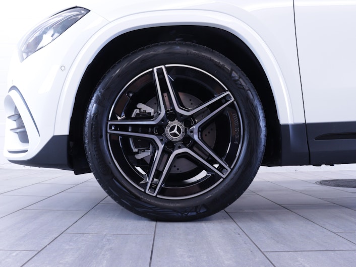 Vehicle image MERCEDES-BENZ GLA 200