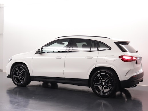 MERCEDES-BENZ GLA 200 Night Star AMG Line 3