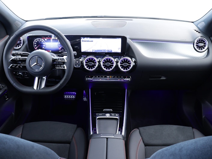 Vehicle image MERCEDES-BENZ GLA 200