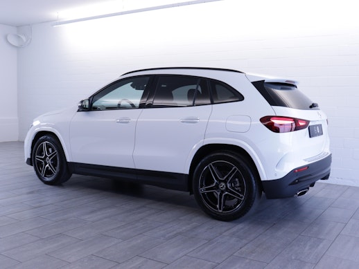 MERCEDES-BENZ GLA 200 Night Star AMG Line 2
