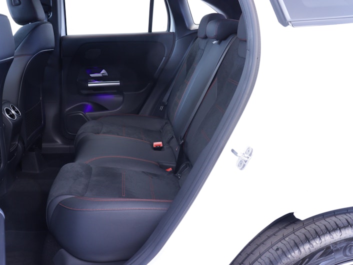 Vehicle image MERCEDES-BENZ GLA 200