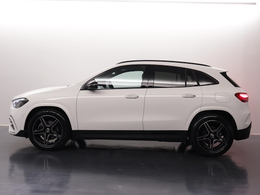 MERCEDES-BENZ GLA 200 Night Star AMG Line 2