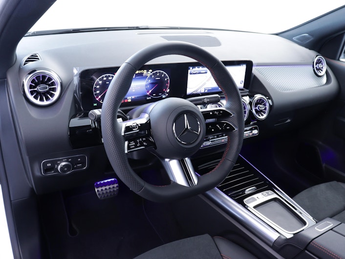 Vehicle image MERCEDES-BENZ GLA 200