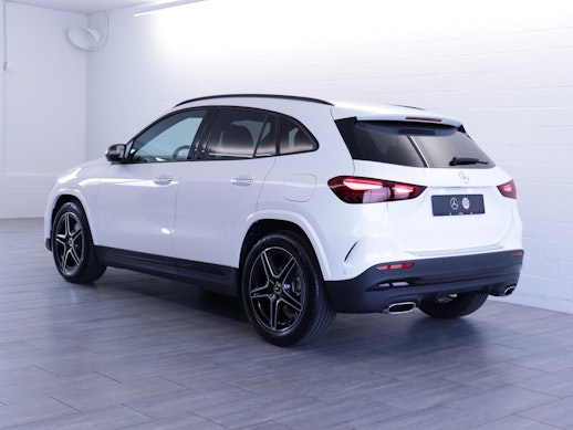 MERCEDES-BENZ GLA 200 Night Star AMG Line 3