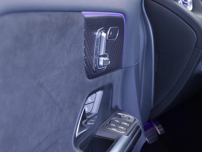 Vehicle image MERCEDES-BENZ GLA 200