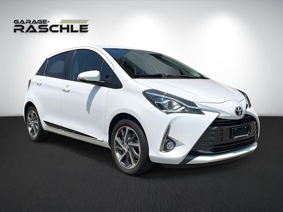 First vehicle image