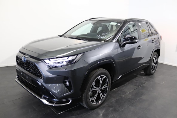 First vehicle image