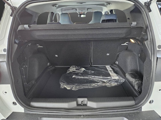 Vehicle image 6 Vehicle image 6