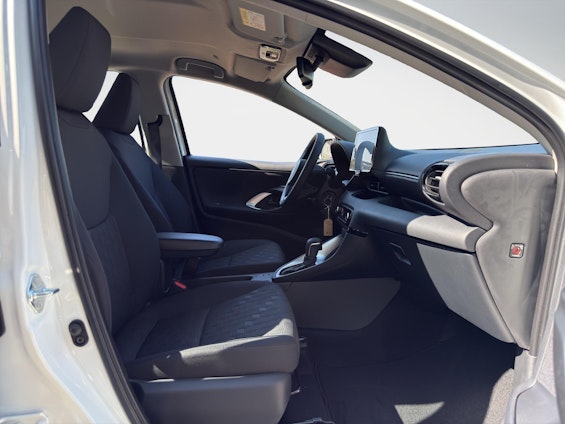 Vehicle image 15