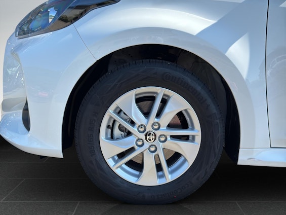 Vehicle image 18