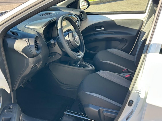 Vehicle image 10 Vehicle image 10