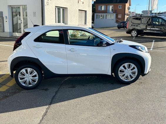 Vehicle image 5 Vehicle image 5