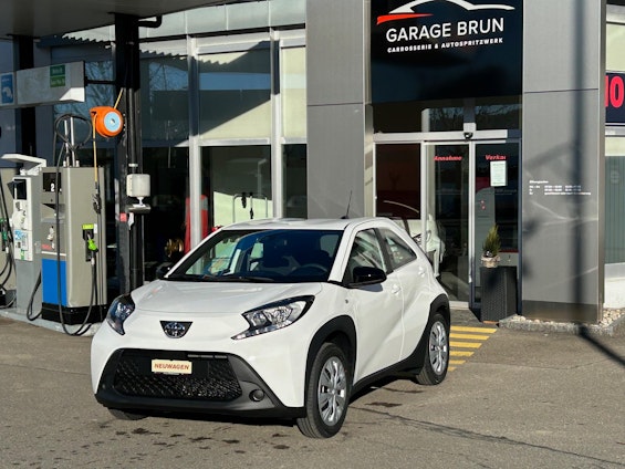 First vehicle image First vehicle image