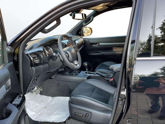 Vehicle image 4