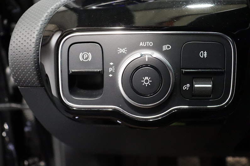 Vehicle image MERCEDES-BENZ A 180