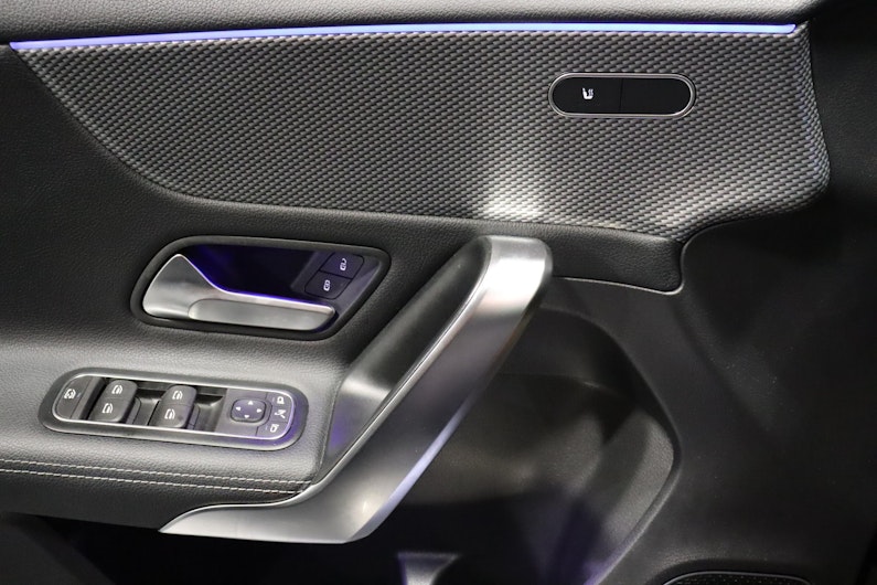 Vehicle image MERCEDES-BENZ A 180