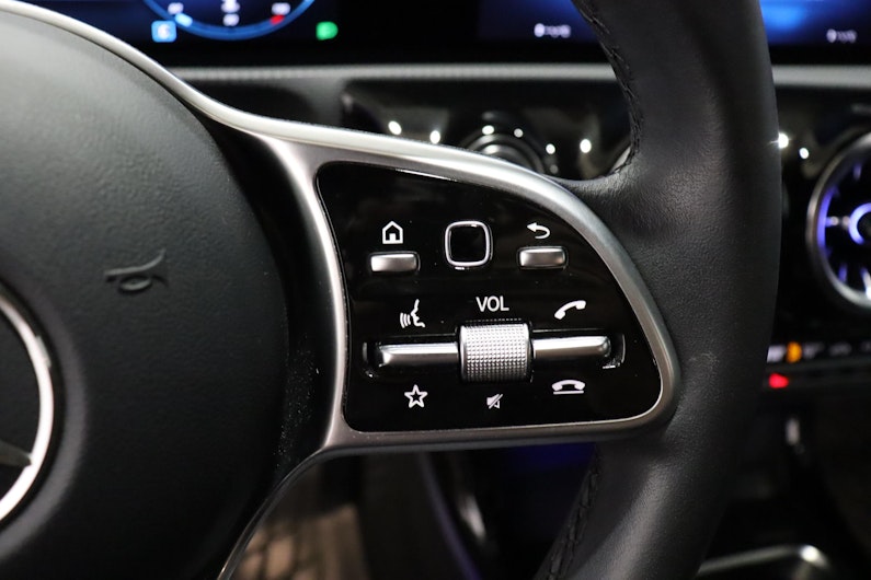 Vehicle image MERCEDES-BENZ A 180