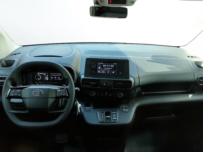 Vehicle image TOYOTA PROACE CITY